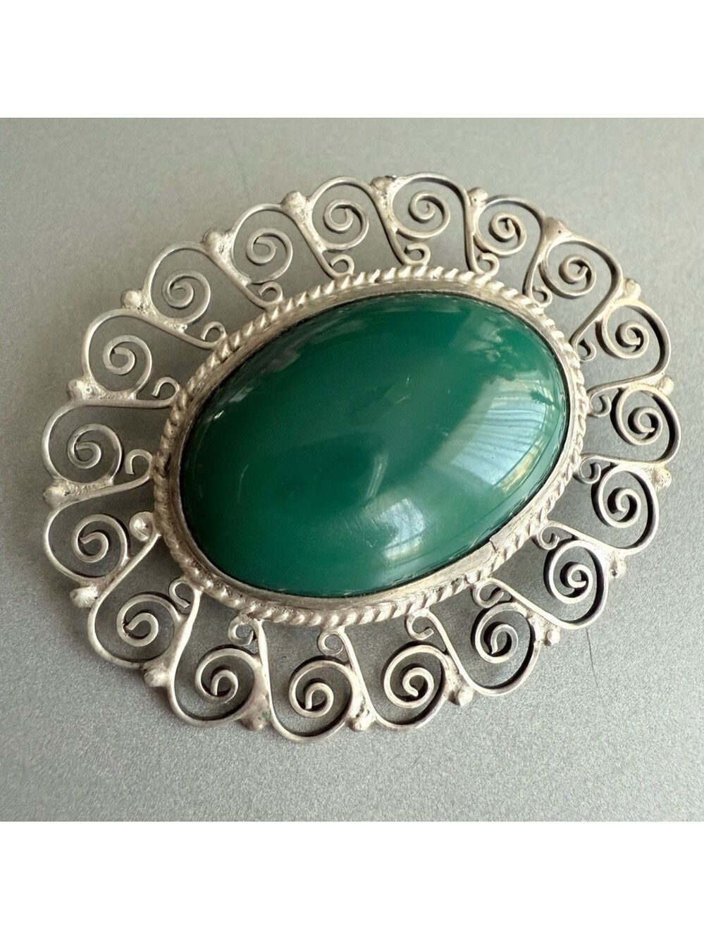 Large Vintage Mexican Green Onyx Filigree Sterling Silver Brooch JE Sign… - Picture 3 of 6